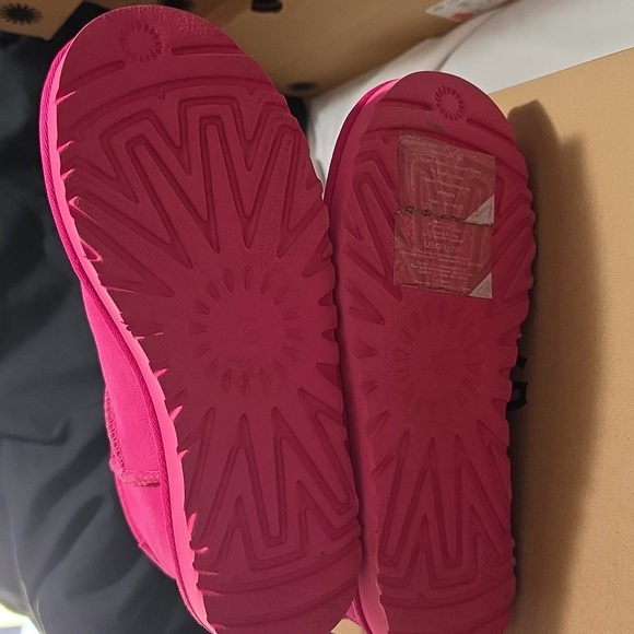 UGG Rare Color - Picture 5 of 6